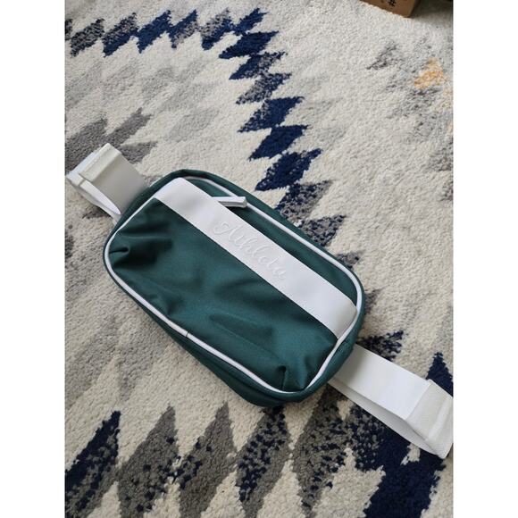 Athleta Recycled Polyester Crossbody Bag Green White Adjustable Strap NWOT - Picture 4 of 10